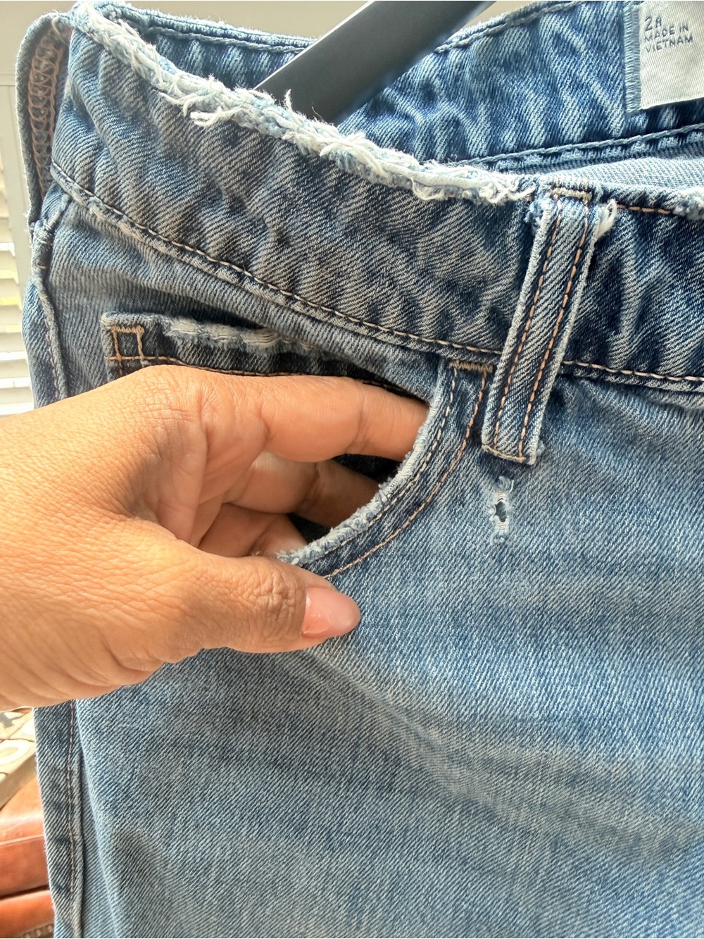 Hollister Women's Light Blue Low-Rise Baggy Jeans - Classic Denim - Picture 7 of 10